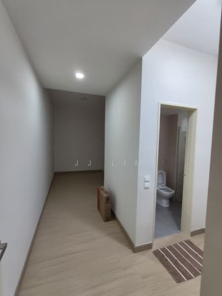 Kondominium untuk Disewa di Brezza Hill - JJ Lim - Corridor - PropertyGuru.com.my