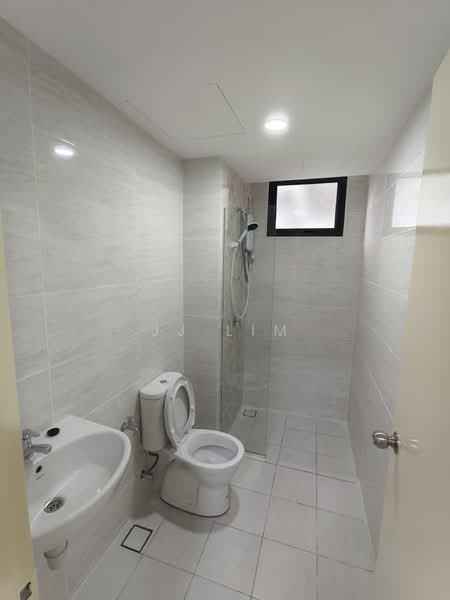 Kondominium untuk Disewa di Brezza Hill - JJ Lim - Bathroom - PropertyGuru.com.my