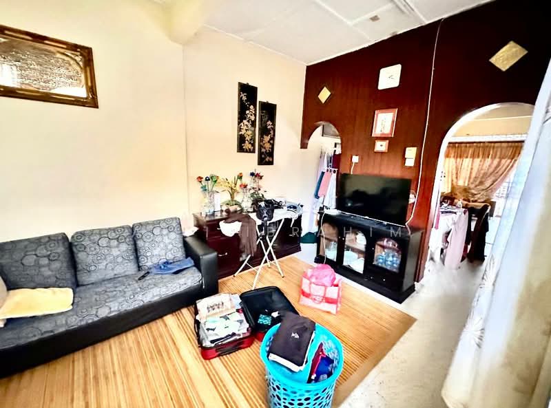 1-storey Terraced House for Sale in Seksyen 14 (Petaling Jaya) - Azli Ibrahim - Living Room - PropertyGuru.com.my