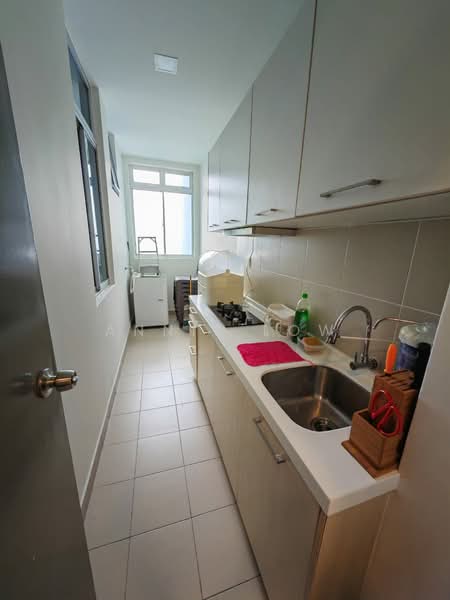 Pangsapuri untuk Dijual di D'Rich Executive Suites - Annie Low - Kitchen - PropertyGuru.com.my