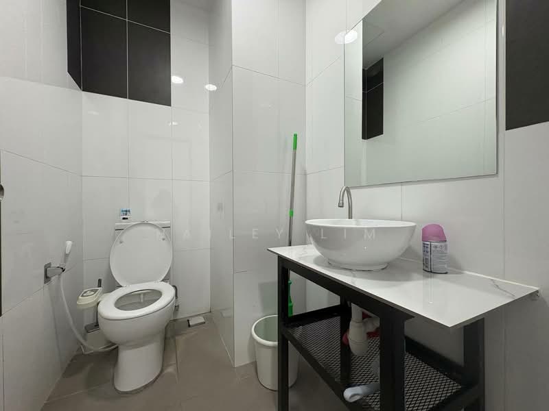 Servis Apartment untuk Disewa di SOHO @ Empire City - Hailey Lim - Bathroom - PropertyGuru.com.my