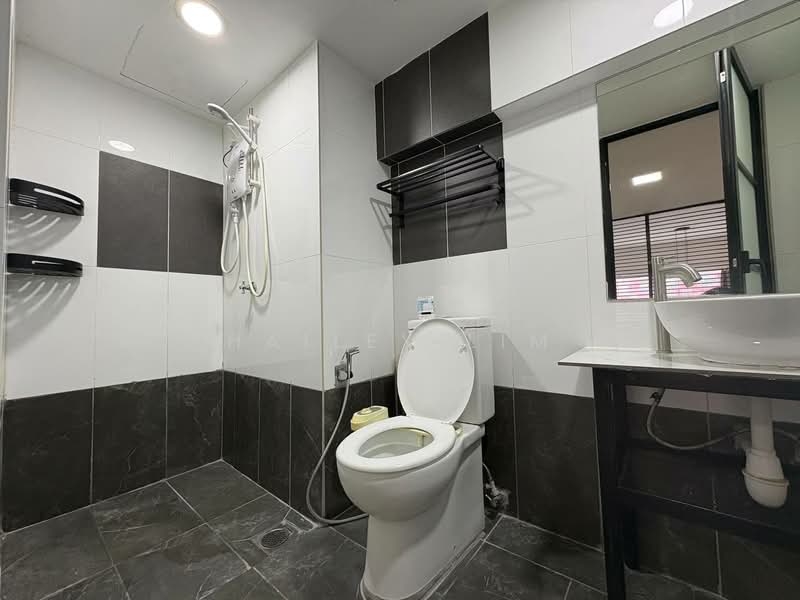 Servis Apartment untuk Disewa di SOHO @ Empire City - Hailey Lim - Bathroom - PropertyGuru.com.my