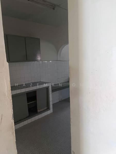 1-storey Terraced House for Sale in Kelana Jaya (Petaling Jaya) - Hazeman Omar - Kitchen - PropertyGuru.com.my