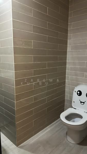 Kondominium untuk Dijual di The Capsquare Residences - Zarema Kulbuzheva - Bathroom - PropertyGuru.com.my