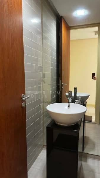 Kondominium untuk Dijual di The Capsquare Residences - Zarema Kulbuzheva - Bathroom - PropertyGuru.com.my