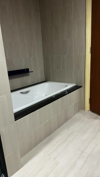 Kondominium untuk Dijual di The Capsquare Residences - Zarema Kulbuzheva - Bathroom - PropertyGuru.com.my