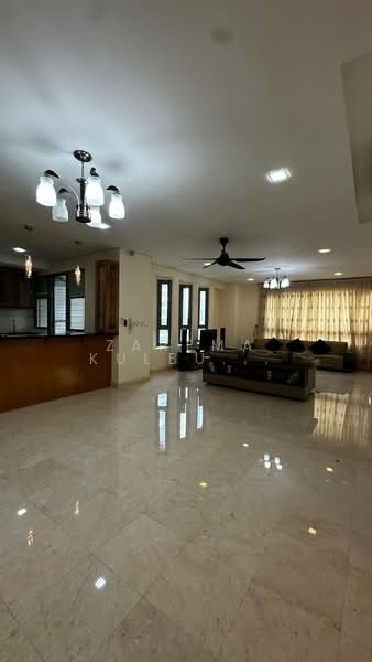 Kondominium untuk Dijual di The Capsquare Residences - Zarema Kulbuzheva - Living Room - PropertyGuru.com.my