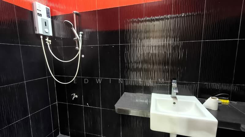 Service Residence for Rent at Pangsapuri Tanah Emas (Golden Sands) - Edwin Lim - Bathroom - PropertyGuru.com.my