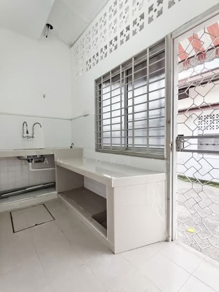 Rumah Teres 1 Tingkat untuk Dijual di Taman Sri Tebrau (Johor Bahru) - Han Yong Ang - Kitchen - PropertyGuru.com.my