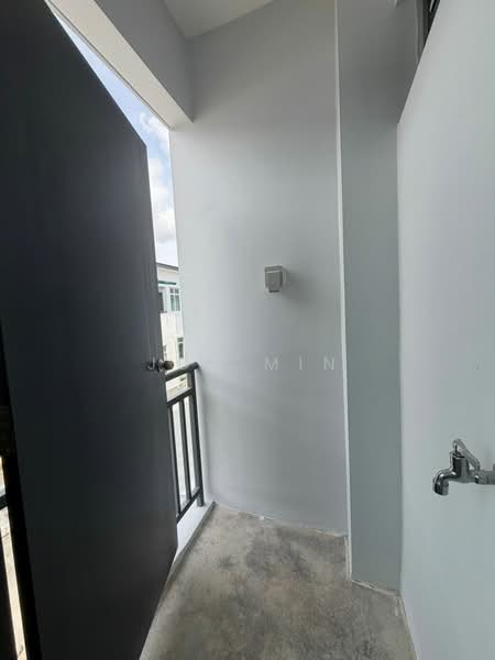 Rumah Teres untuk Dijual di Bandar Dato Onn (Tebrau) - Joy Min - Balcony - PropertyGuru.com.my