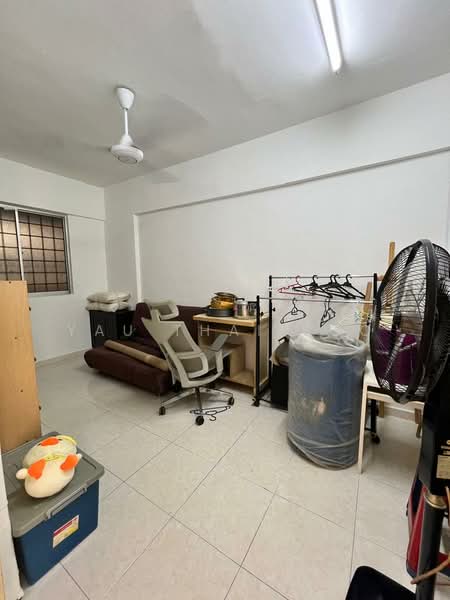 Pangsapuri untuk Disewa di Aman Putra Apartment - Yau Thai Soo - Living Room - PropertyGuru.com.my
