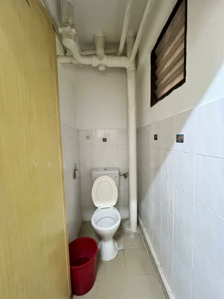 Pangsapuri untuk Disewa di Aman Putra Apartment - Yau Thai Soo - Bathroom - PropertyGuru.com.my