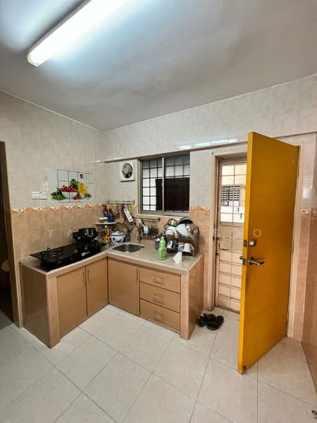 Pangsapuri untuk Disewa di Aman Putra Apartment - Yau Thai Soo - Kitchen - PropertyGuru.com.my
