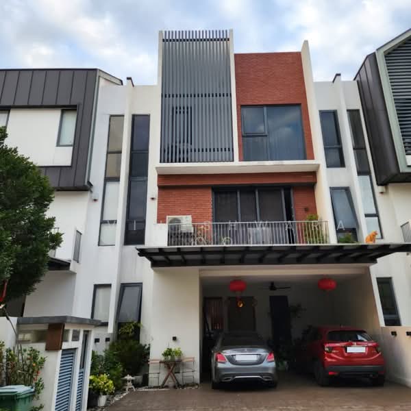 3-storey Terraced House for Sale in Twentyfive7 (Tanjong Duabelas) - Kavineshwaran Ooi - Exterior - PropertyGuru.com.my