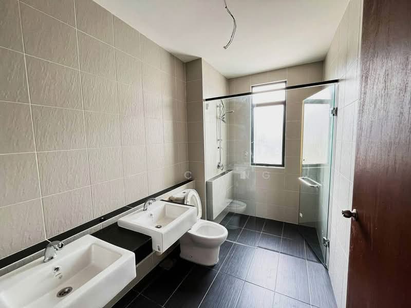 Semi-Detached House for Sale in Rawang (Selangor) - Dc Cheng - Bathroom - PropertyGuru.com.my