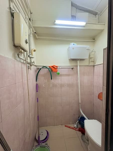 Rumah Teres 1 Tingkat untuk Disewa di Taman Century (Johor Bahru) - Michael Ah Kang - Bathroom - PropertyGuru.com.my
