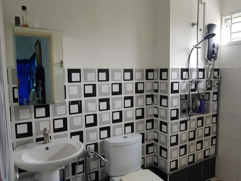 1.5-storey Terraced House for Sale in Setia Eco Gardens (Gelang Patah) - Shirley Pang - Bathroom - PropertyGuru.com.my