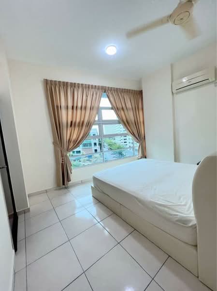 Kondominium untuk Disewa di The Brezza - Kelvin Lee - Bedroom - PropertyGuru.com.my