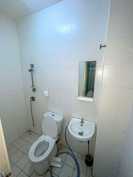 Rumah Bandar untuk Dijual di Balakong (Selangor) - JUMIDAH (JUE) - Bathroom - PropertyGuru.com.my