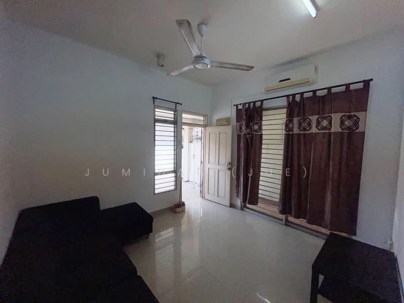 Rumah Bandar untuk Dijual di Balakong (Selangor) - JUMIDAH (JUE) - Living Room - PropertyGuru.com.my