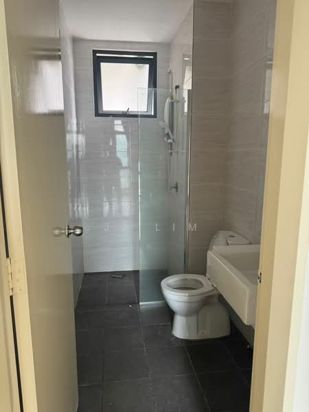 Kondominium untuk Disewa di Brezza Hill - JJ Lim - Bathroom - PropertyGuru.com.my