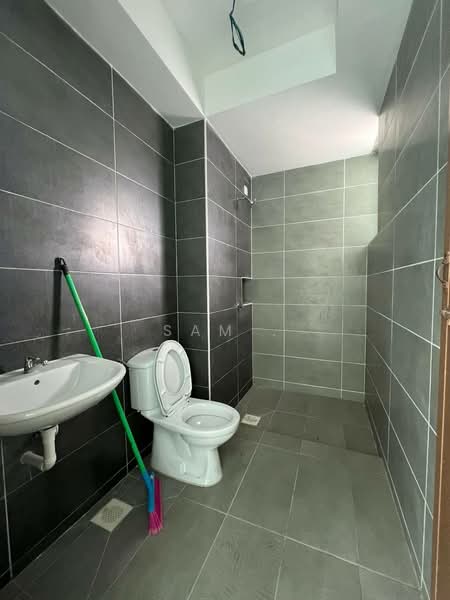 Factory for Rent in Lahat (Perak) - Sam . - Bathroom - PropertyGuru.com.my