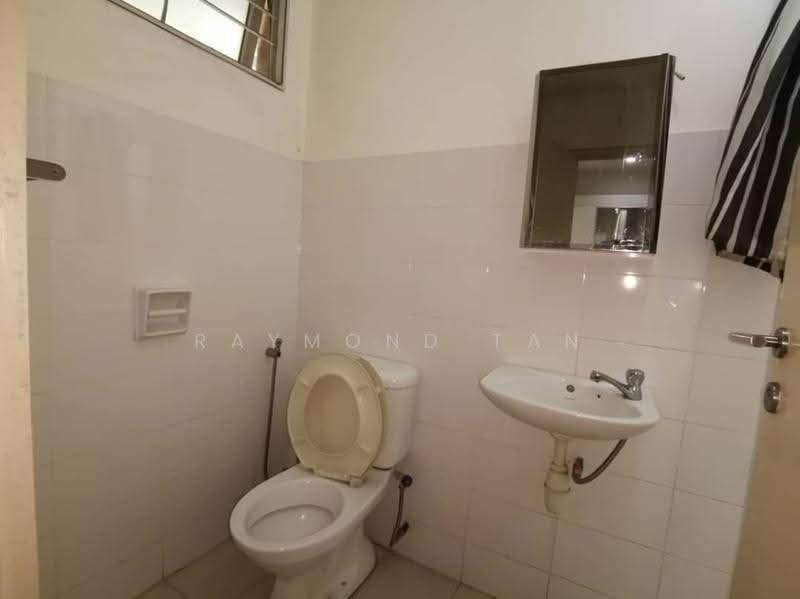 Rumah Berkembar untuk Dijual di Bandar Damansara Perdana (Damansara Perdana) - Raymond Tan - Bathroom - PropertyGuru.com.my