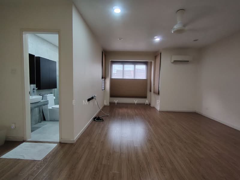 Rumah Bandar untuk Dijual di Sunway Damansara (Kota Damansara) - Emily Yap - Master Bedroom with attached Bathroom - PropertyGuru.com.my