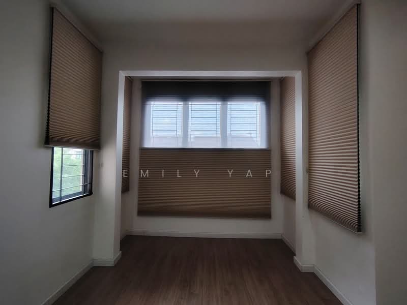Rumah Bandar untuk Dijual di Sunway Damansara (Kota Damansara) - Emily Yap - Master bedroom balcony covered - PropertyGuru.com.my