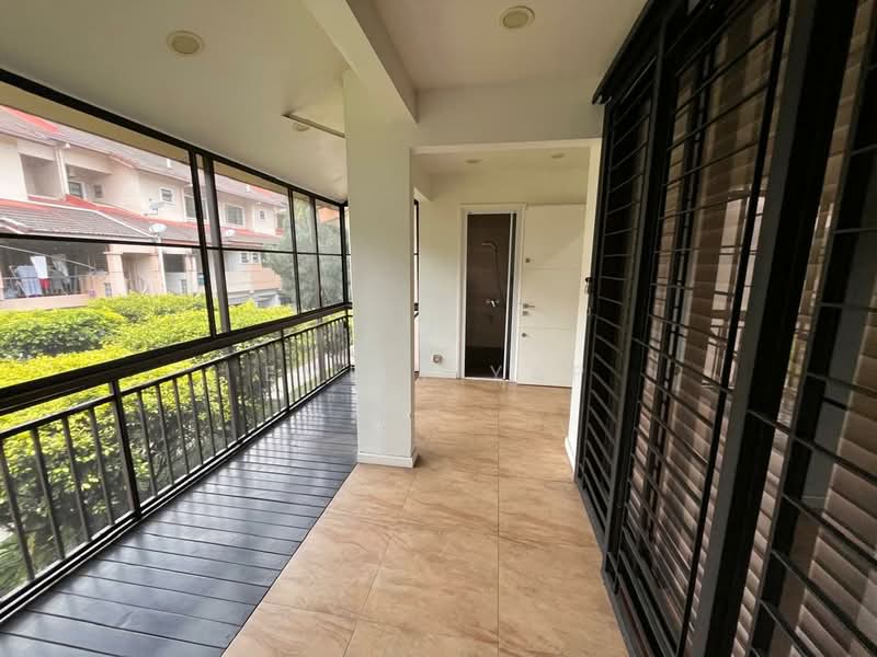 Rumah Bandar untuk Dijual di Sunway Damansara (Kota Damansara) - Emily Yap - Balcony and bathroom - PropertyGuru.com.my