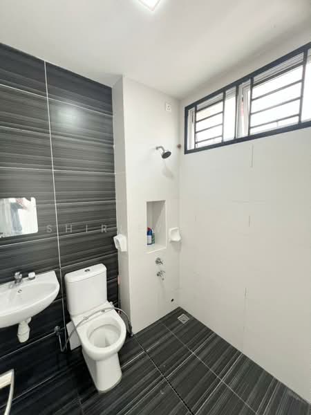 Semi-Detached House for Sale in Taman Dato Onn (Johor Bahru) - Shirley Pang - Bathroom - PropertyGuru.com.my