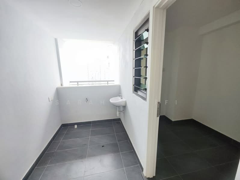Kondominium untuk Dijual di Iskandar Residences - Sarah Shaffi - Balcony - PropertyGuru.com.my