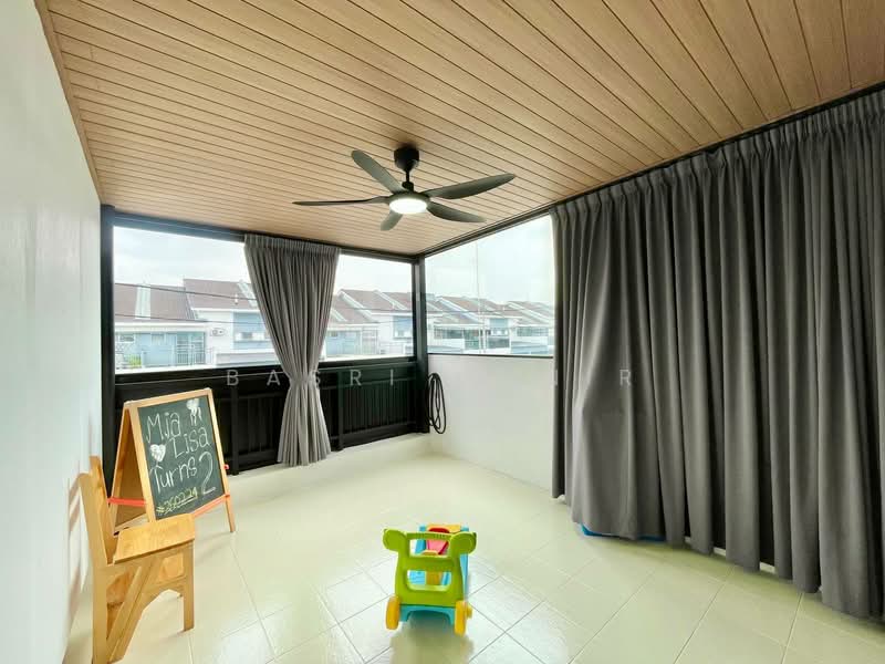Townhouse for Sale in Kuala Selangor (Selangor) - Basri Munir - Balcony - PropertyGuru.com.my