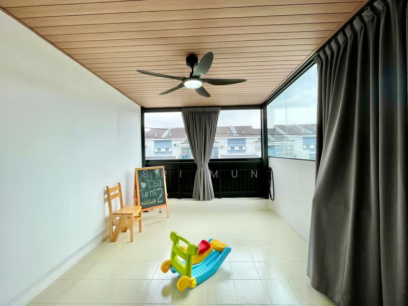 Townhouse for Sale in Kuala Selangor (Selangor) - Basri Munir - Balcony - PropertyGuru.com.my