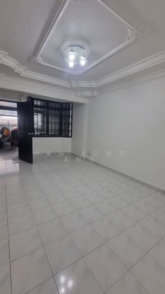 Rumah Teres 2 Tingkat untuk Dijual di Taman Sri Muhibbah (Kulai) - Han Yong Ang - Living Room - PropertyGuru.com.my