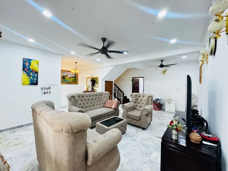 2-storey Terraced House for Sale in Bukit Indah (Ampang) - Azli Ibrahim - Living Room - PropertyGuru.com.my