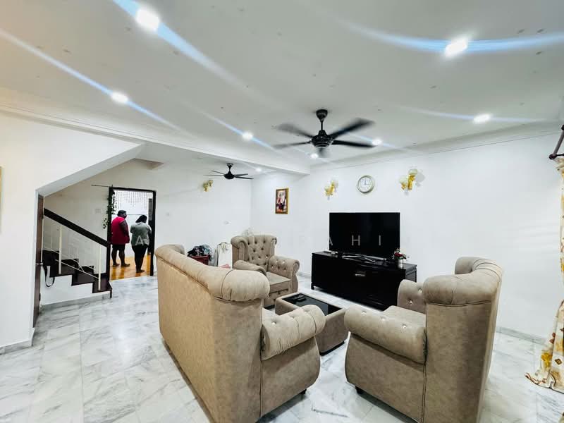 2-storey Terraced House for Sale in Bukit Indah (Ampang) - Azli Ibrahim - Living Room - PropertyGuru.com.my