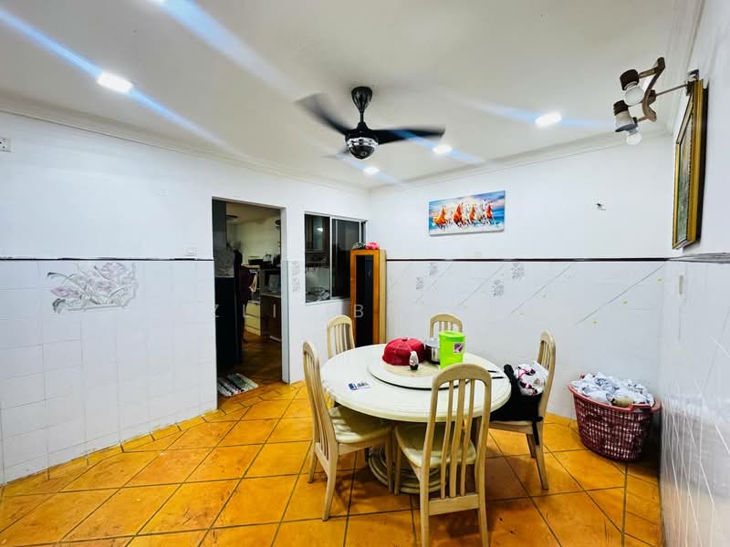 2-storey Terraced House for Sale in Bukit Indah (Ampang) - Azli Ibrahim - Dining Room - PropertyGuru.com.my