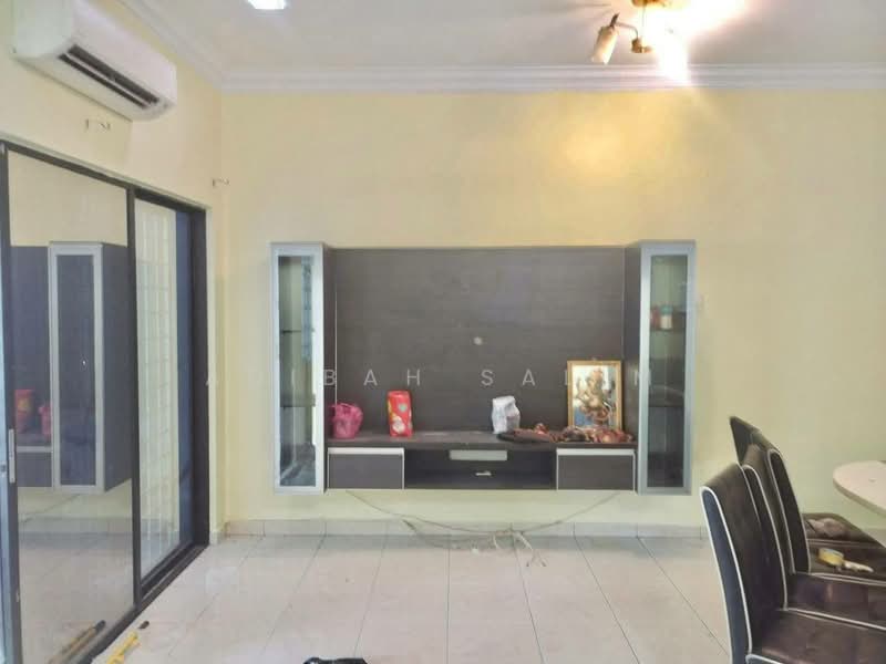Rumah Teres 2 Tingkat untuk Dijual di Bandar Nusaputra (Puchong) - Adibah Salim - Living Room - PropertyGuru.com.my