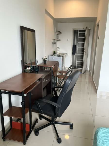 Kondominium untuk Disewa di Residence 8 - JJ Lim - Corridor - PropertyGuru.com.my