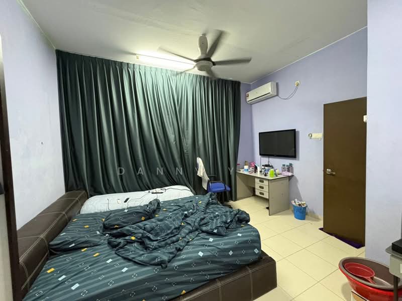 Rumah Teres 2 Tingkat untuk Dijual di Bandar Seri Alam (Masai) - Danny Yap - Bedroom - PropertyGuru.com.my