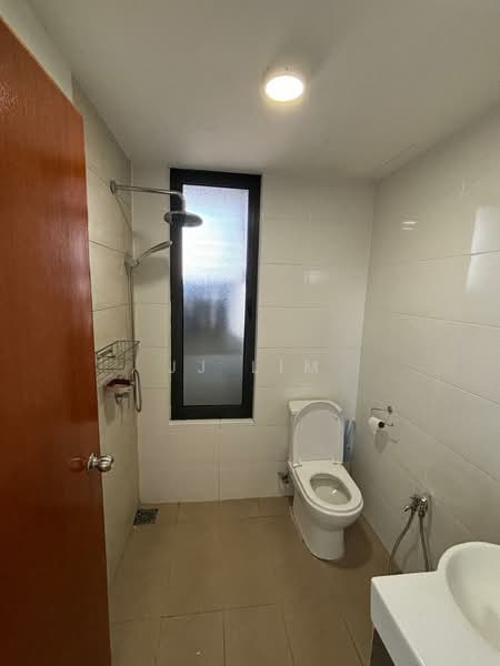 Servis Apartment untuk Disewa di SkyVille 8 @ Benteng 8 - JJ Lim - Bathroom - PropertyGuru.com.my
