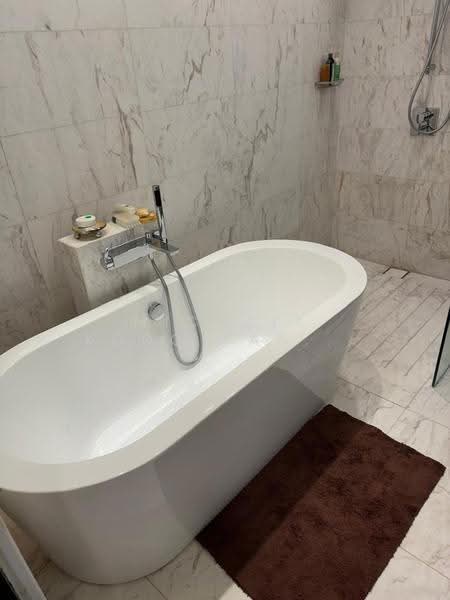 Service Residence for Sale at Banyan Tree Signatures - Michael Kong Kang Wei - Bathroom - PropertyGuru.com.my