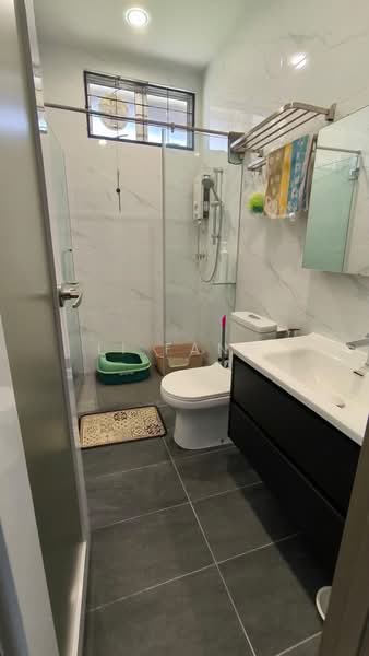 Rumah Berkembar untuk Dijual di Bandar Baru Sungai Air Putih (Balik Pulau) - Li Fang - Bathroom - PropertyGuru.com.my