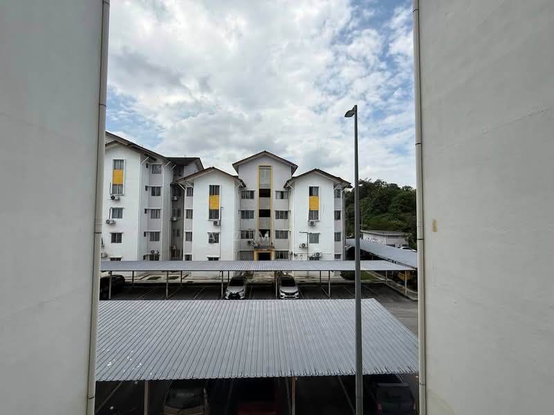 Apartment for Sale at Pangsapuri Danau Bayu - Azmi . - PropertyGuru.com.my