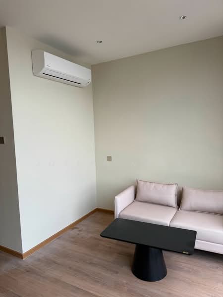 Servis Apartment untuk Disewa di Armani Raja Uda - Joseph Wong - Living Room - PropertyGuru.com.my