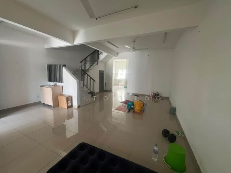 Rumah Teres 2 Tingkat untuk Dijual di Taman Sari Alamanda (Serendah) - Kelton Foo - Living Room - PropertyGuru.com.my