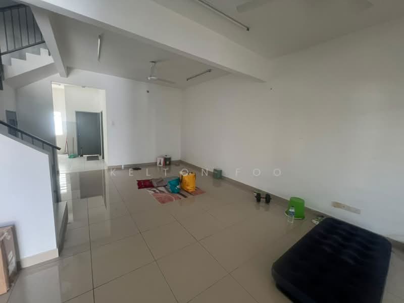 Rumah Teres 2 Tingkat untuk Dijual di Taman Sari Alamanda (Serendah) - Kelton Foo - Living Room - PropertyGuru.com.my