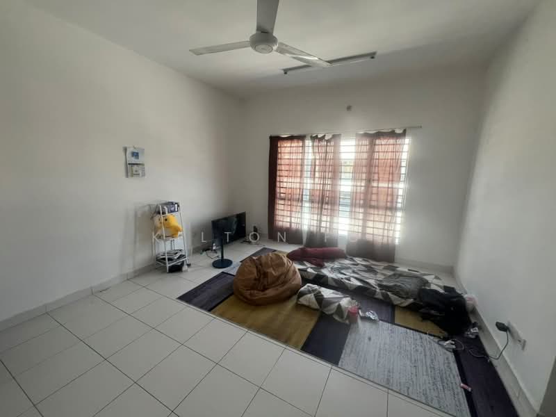 Rumah Teres 2 Tingkat untuk Dijual di Taman Sari Alamanda (Serendah) - Kelton Foo - Living Room - PropertyGuru.com.my