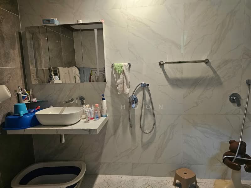 Kondominium untuk Dijual di Bellisa Court - Pei Hoon - Bathroom - PropertyGuru.com.my